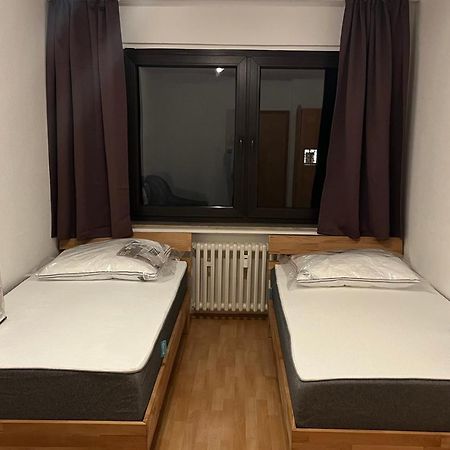 Zimmer Fuer Monteure, Handwerker Oder Reisende Essen Exterior foto