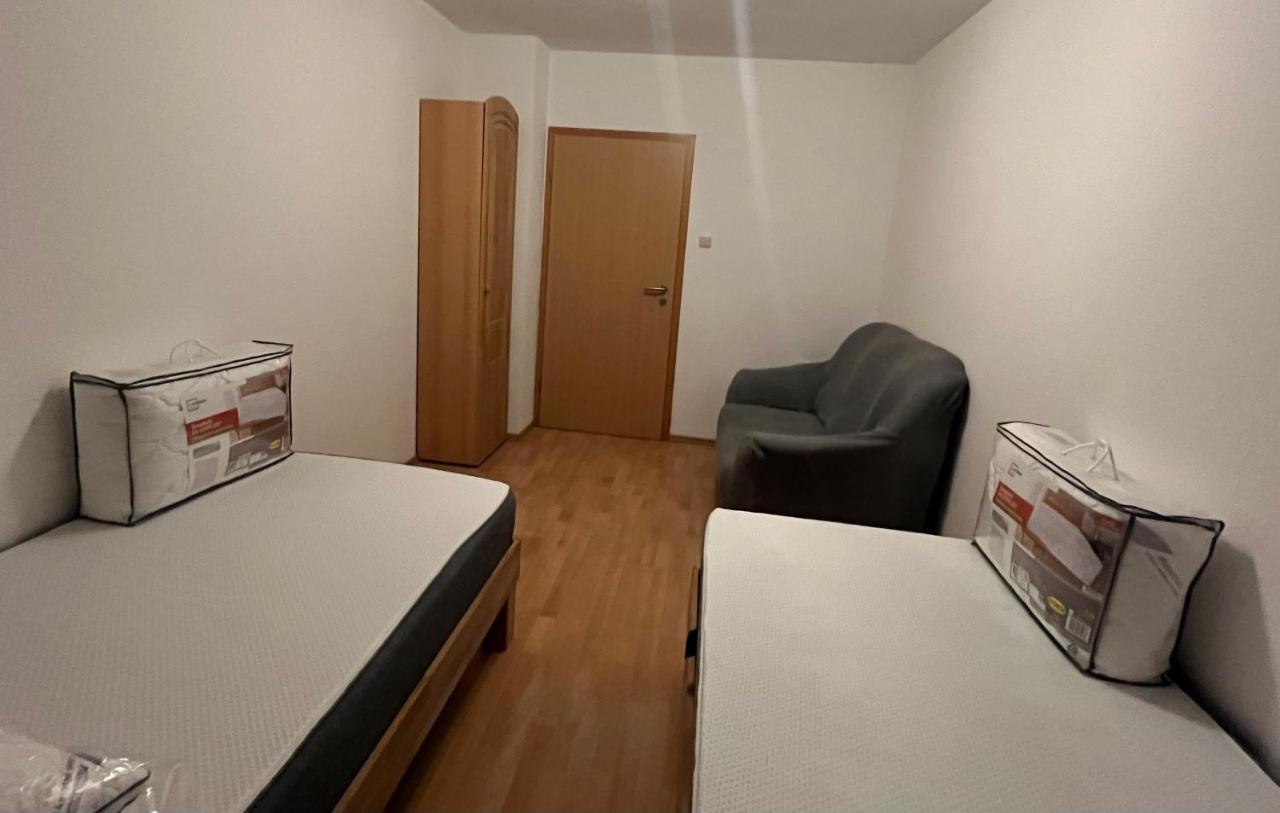 Zimmer Fuer Monteure, Handwerker Oder Reisende Essen Exterior foto