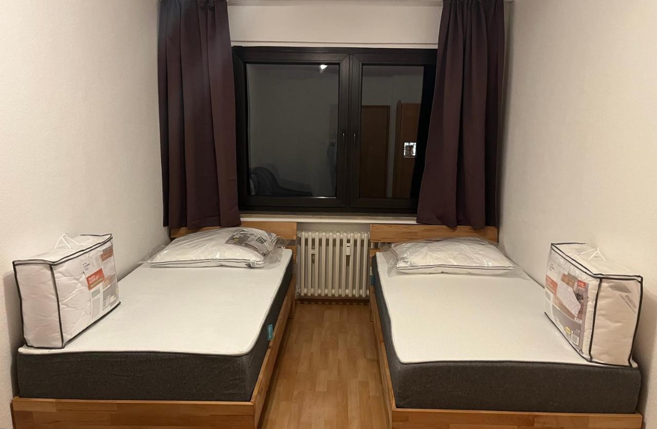 Zimmer Fuer Monteure, Handwerker Oder Reisende Essen Exterior foto