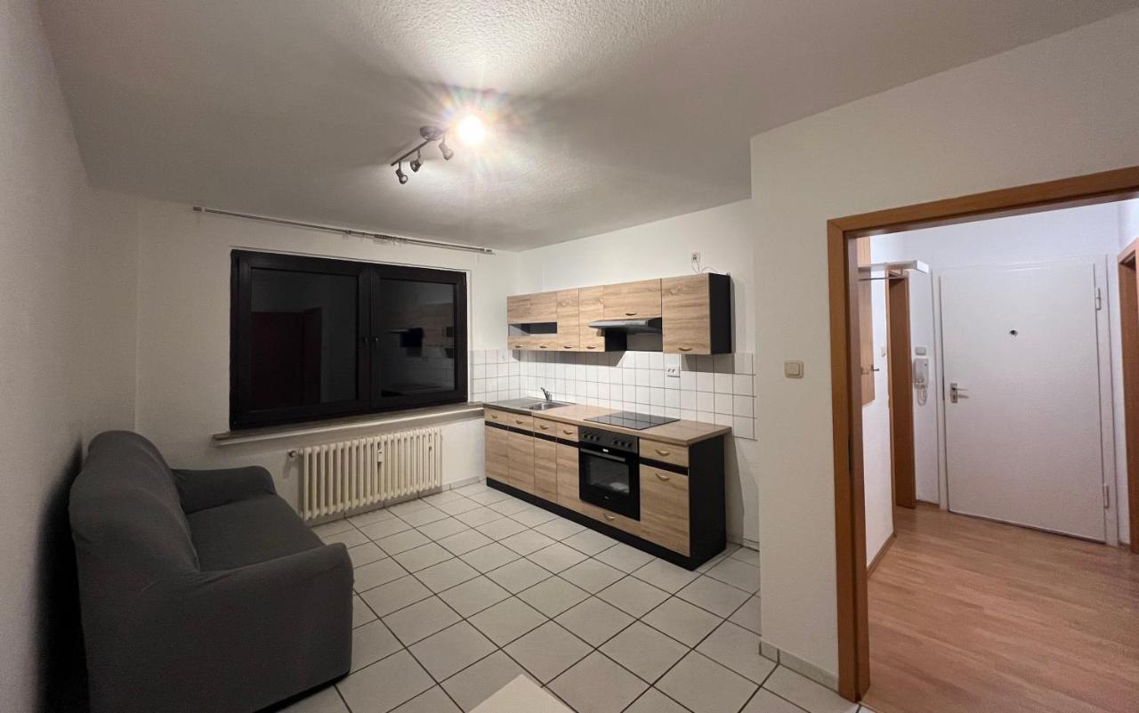 Zimmer Fuer Monteure, Handwerker Oder Reisende Essen Exterior foto