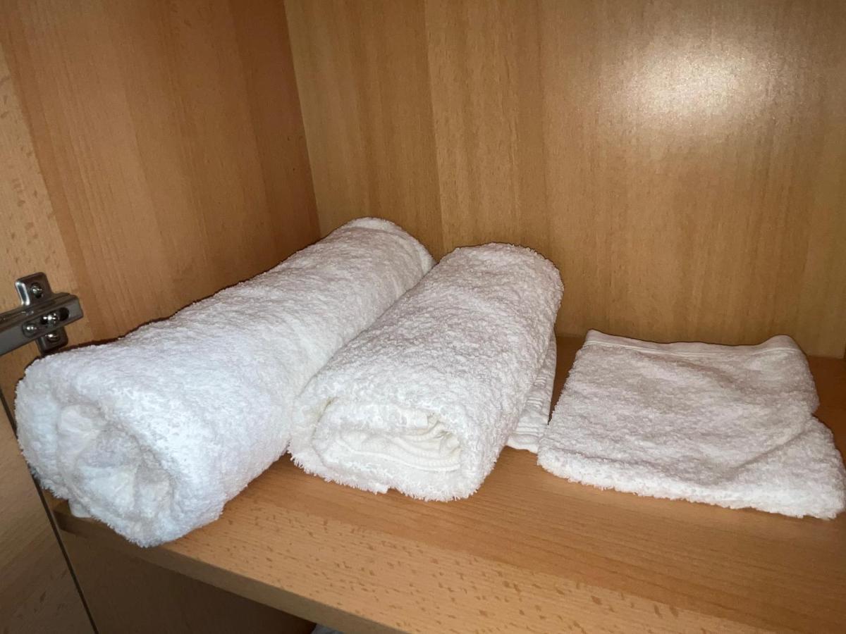 Zimmer Fuer Monteure, Handwerker Oder Reisende Essen Exterior foto
