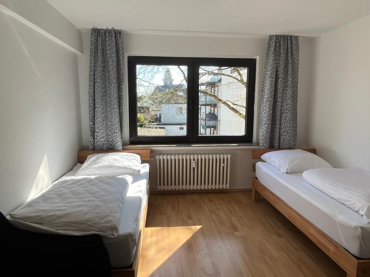 Zimmer Fuer Monteure, Handwerker Oder Reisende Essen Exterior foto