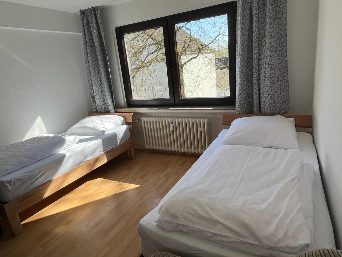 Zimmer Fuer Monteure, Handwerker Oder Reisende Essen Exterior foto