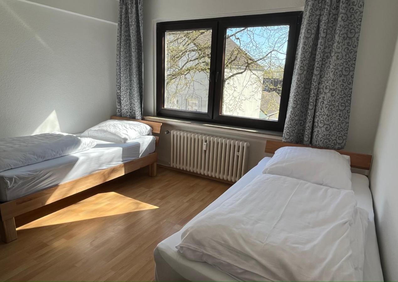 Zimmer Fuer Monteure, Handwerker Oder Reisende Essen Exterior foto