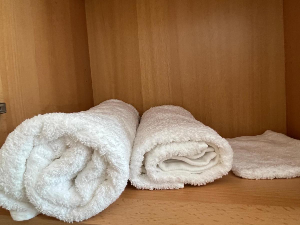 Zimmer Fuer Monteure, Handwerker Oder Reisende Essen Exterior foto