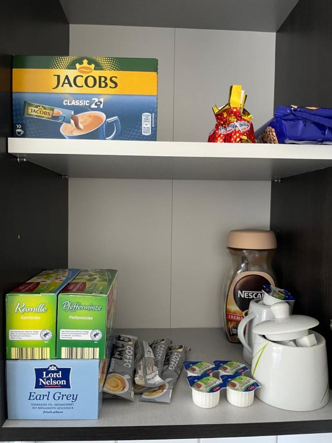 Zimmer Fuer Monteure, Handwerker Oder Reisende Essen Exterior foto